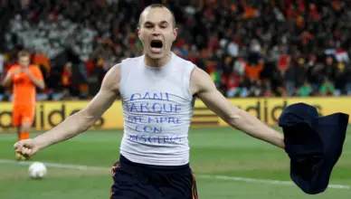 Sự nghiệp thi đấu của Iniesta: Huyền thoại khủng của Barcelona